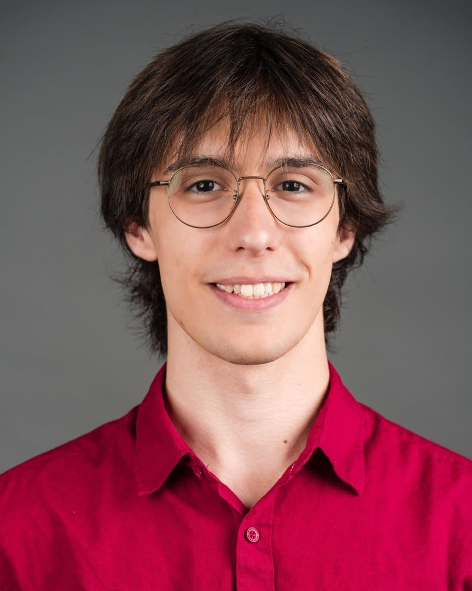 Eloi Prat Padró, smiling, in a red shirt